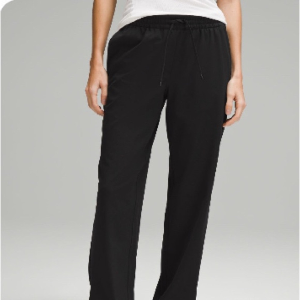 Straight leg mid rise luxtreme lululemon trousers